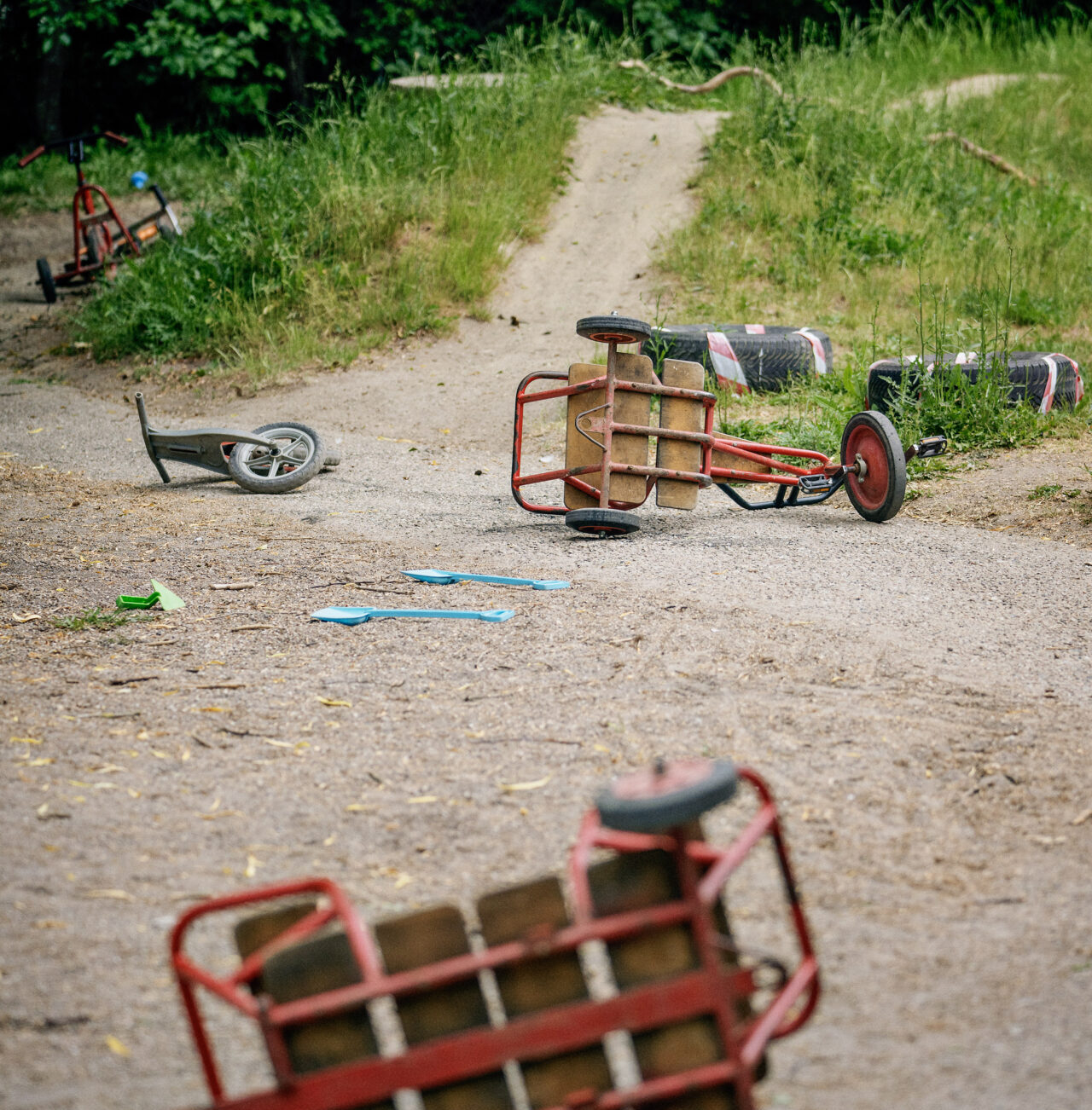 2 ecec playgroundsandobjects fromadistance